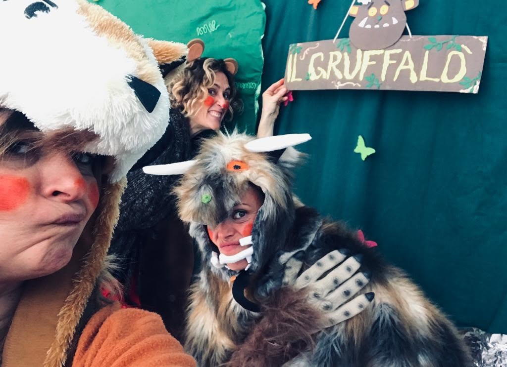 Ole e Ilvia in costume nella lettura animata de Il Gruffalò